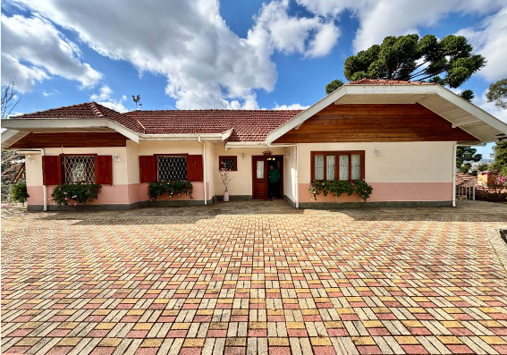 Casa em Condomínio em Campos do Jordão