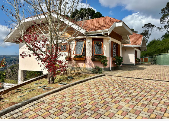 Casa em Condomínio em Campos do Jordão